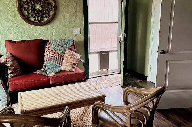 Living room image 1