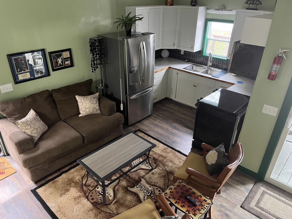 Full kitchen image 1