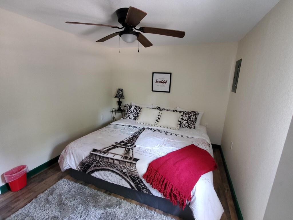 Bedroom 1 image 1